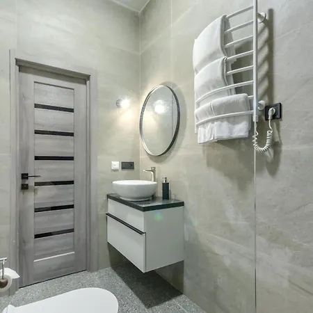 Petrovdom 05-104a In Rc Yaroslaviv Grad, Bulvarno-kudriavska 17b * كييف